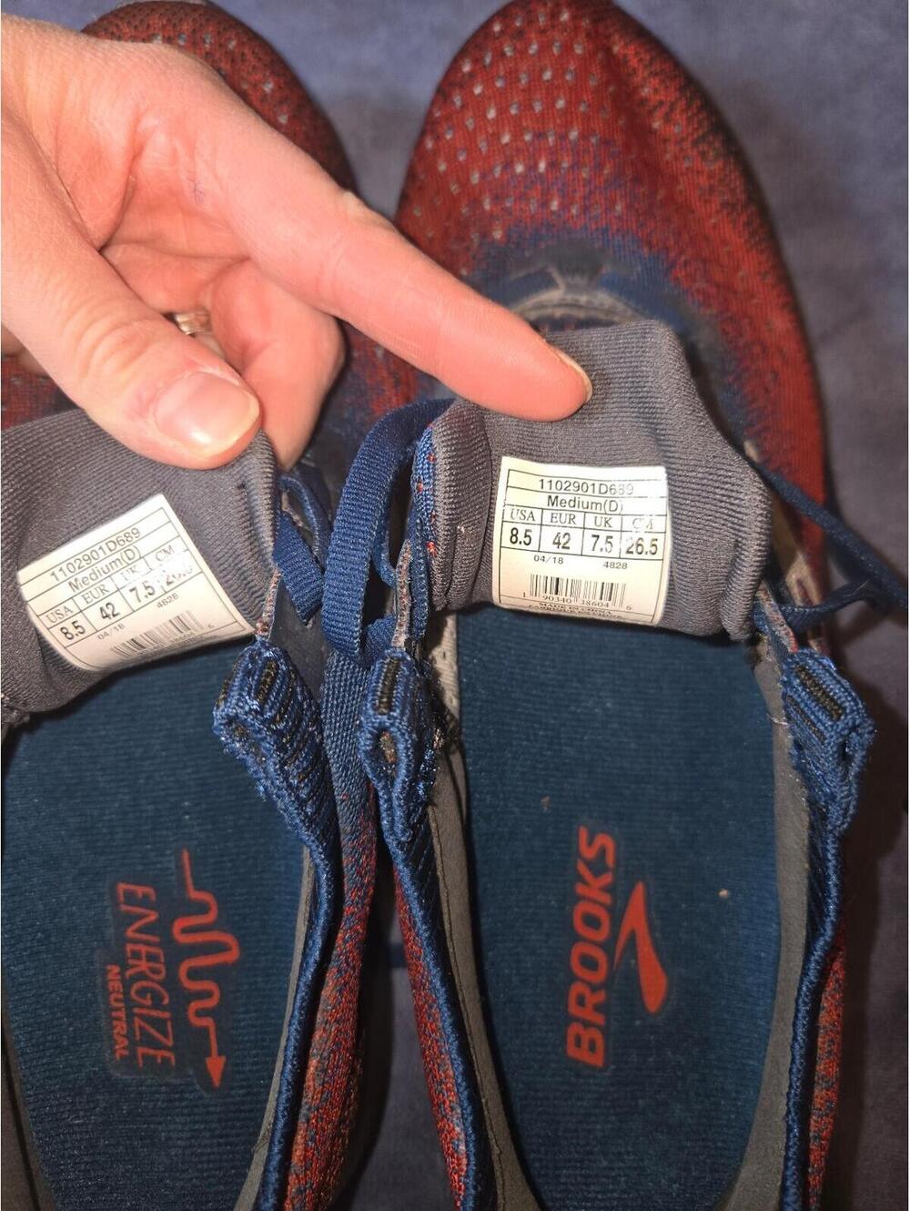 Like new brooks mens shoes - Picture 4 of 5